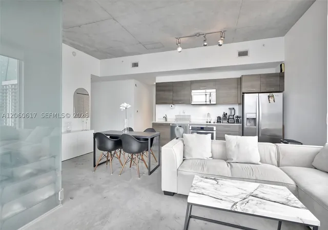 Photo 3 of Condo for sale at 151 Se 1st St #2511, Miami, FL 33131 | MLS# A12060617 | Listing updated on 2026-09-22