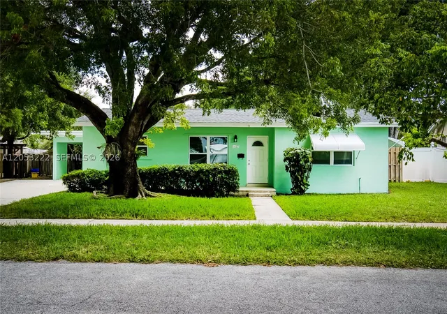Photo 1 of Sale Pending at 1427 Crest Dr, Lake Worth, FL 33461 | MLS# A12053222 | Listing updated on 2026-09-15