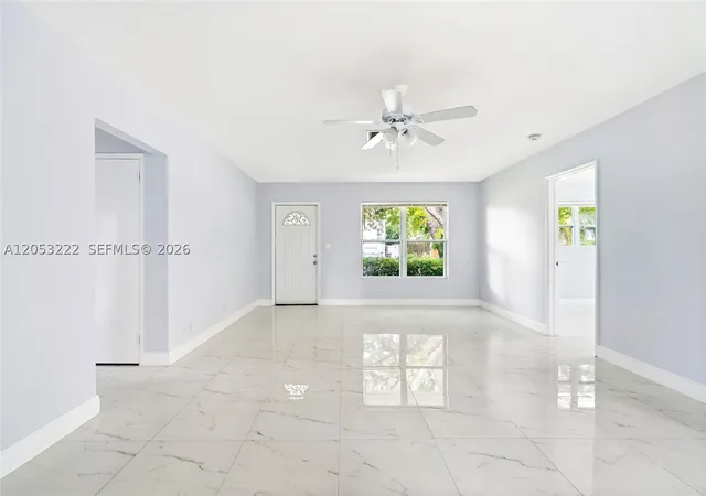 Photo 3 of Sale Pending at 1427 Crest Dr, Lake Worth, FL 33461 | MLS# A12053222 | Listing updated on 2026-09-15