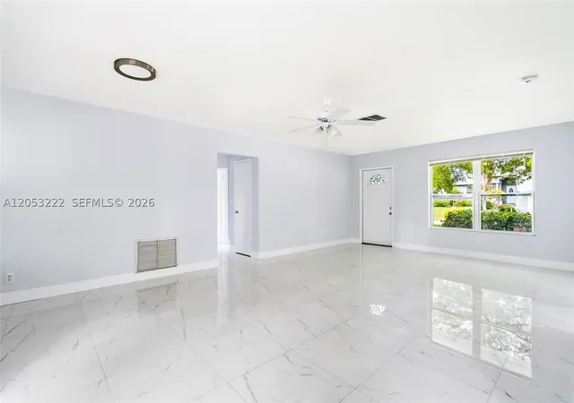 Photo 3 of Sale Pending at 1427 Crest Dr, Lake Worth, FL 33461 | MLS# A12053222 | Listing updated on 2026-09-15