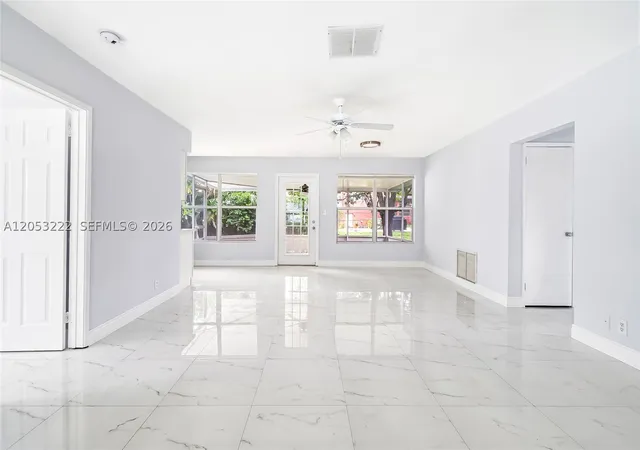 Photo 4 of Sale Pending at 1427 Crest Dr, Lake Worth, FL 33461 | MLS# A12053222 | Listing updated on 2026-09-15