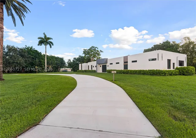 Photo 3 of Single family home for sale at 360 Holly Ln, Plantation, FL 33317 | MLS# A12060727 | Listing updated on 2026-09-10