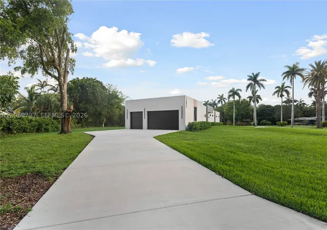 Photo 3 of Single family home for sale at 360 Holly Ln, Plantation, FL 33317 | MLS# A12060727 | Listing updated on 2026-09-10