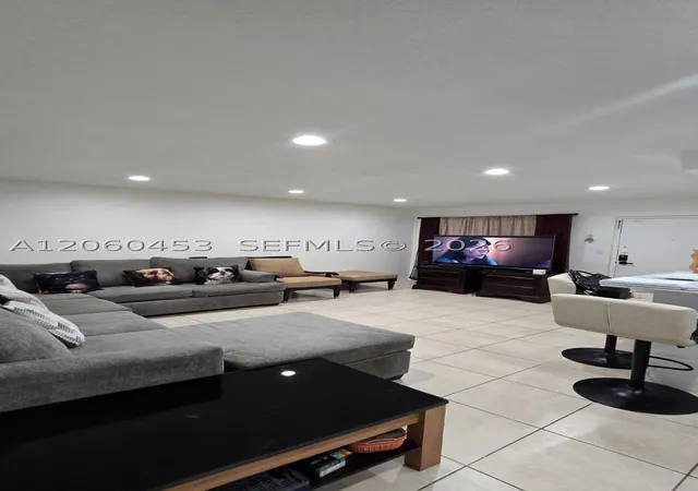 Listing Photo 4 - Condo for sale in building located at 13500 Ne 3Rd Ct, Miami, FL 33161 - Unit #416