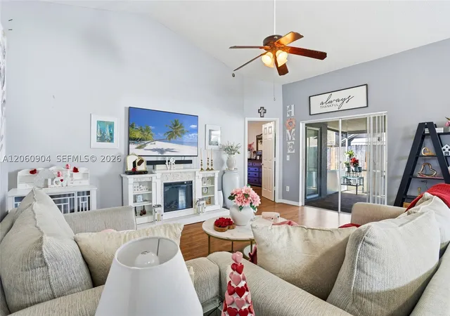 Photo 4 of Single family home for sale at 12608 Crayfird Ave, Orlando, FL 32837 | MLS# A12060904 | Listing updated on 2026-08-30