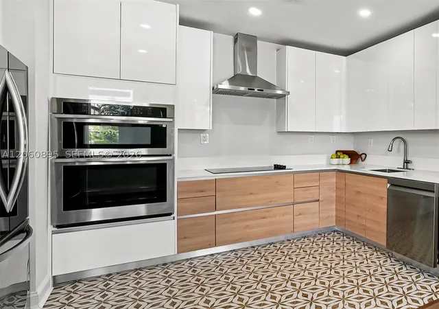 Listing Photo 5 - Condo for sale in building located at 1502 Jefferson Ave, Miami Beach, FL 33139 - Unit #301