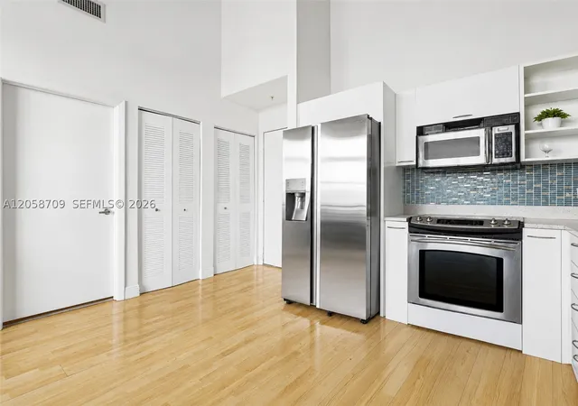 Photo 4 of Condo for sale at 133 Ne 2Nd Ave #3617, Miami, FL 33132 | MLS# A12058709 | Listing updated on 2026-09-10