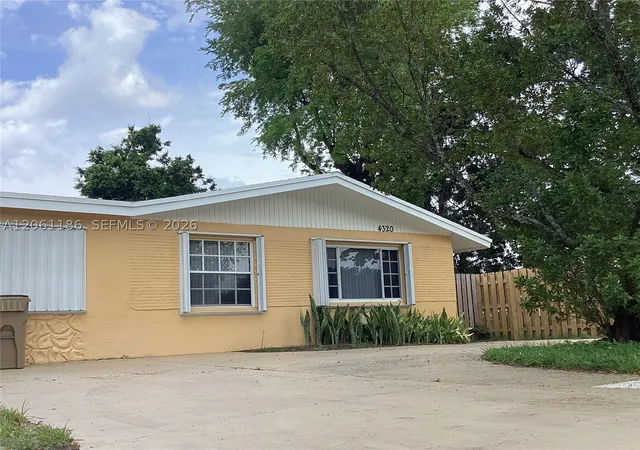 Photo 2 of Single family home for sale at 4320 Sw 56th Ave, Davie, FL 33314 | MLS# A12061186 | Listing updated on 2026-09-12