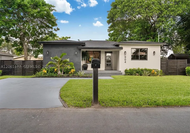 Photo 3 of Sale Pending at 904 Nw 6th Ter, Hallandale Beach, FL 33009 | MLS# A12061177 | Listing updated on 2026-08-29