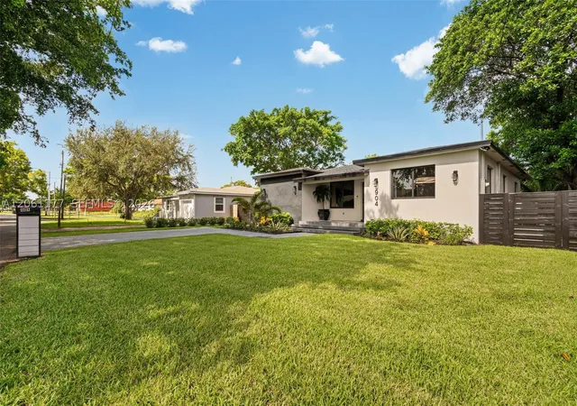 Photo 3 of Single family home for sale at 904 Nw 6Th Ter, Hallandale Beach, FL 33009 | MLS# A12061177 | Listing updated on 2026-10-06