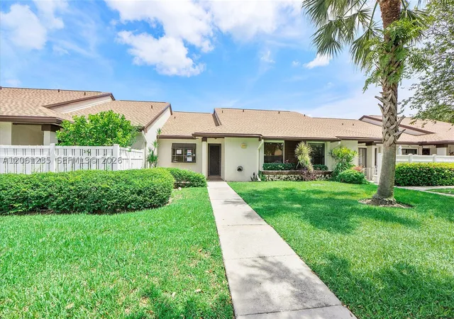 Photo 2 of Townhouse for sale at 3342 Carambola Cir S, Coconut Creek, FL 33066 | MLS# A12061235 | Listing updated on 2026-09-23