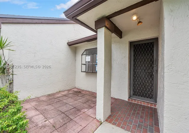 Photo 4 of Townhouse for sale at 3342 Carambola Cir S, Coconut Creek, FL 33066 | MLS# A12061235 | Listing updated on 2026-09-23