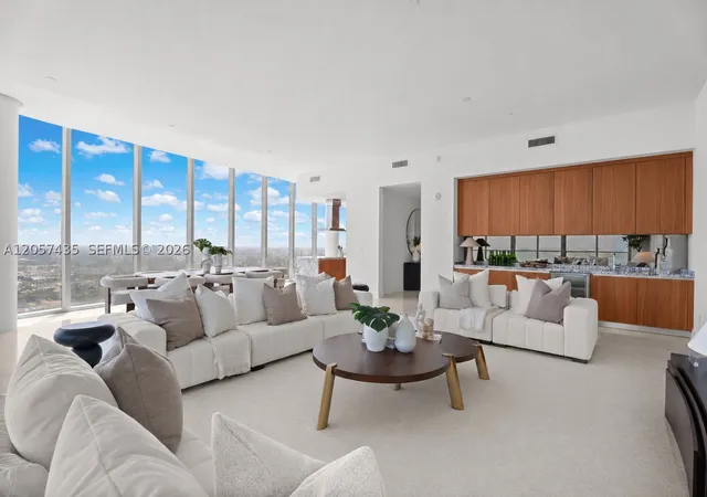 Listing Photo 1 - Condo for sale in building located at 175 SE 25th St, Miami, FL 33129 - Unit #PH4302