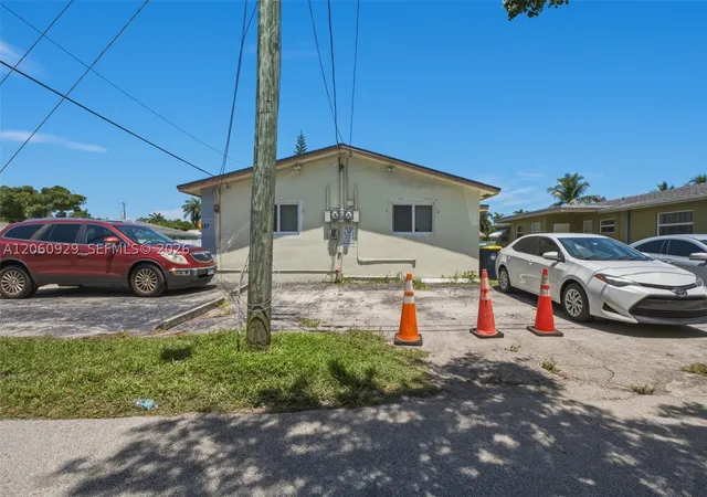 Photo 3 of House for sale at 137 Ne 1St Ct, Dania Beach, FL 33004 | MLS# A12060929 | Listing updated on 2026-09-08