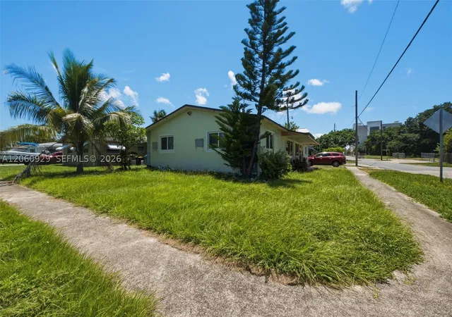 Photo 4 of House for sale at 137 Ne 1St Ct, Dania Beach, FL 33004 | MLS# A12060929 | Listing updated on 2026-09-08