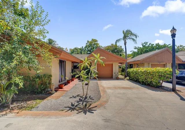 Photo 3 of Single family home for sale at 20475 Ne 10th Pl, Miami, FL 33179 | MLS# A12048517 | Listing updated on 2026-09-14