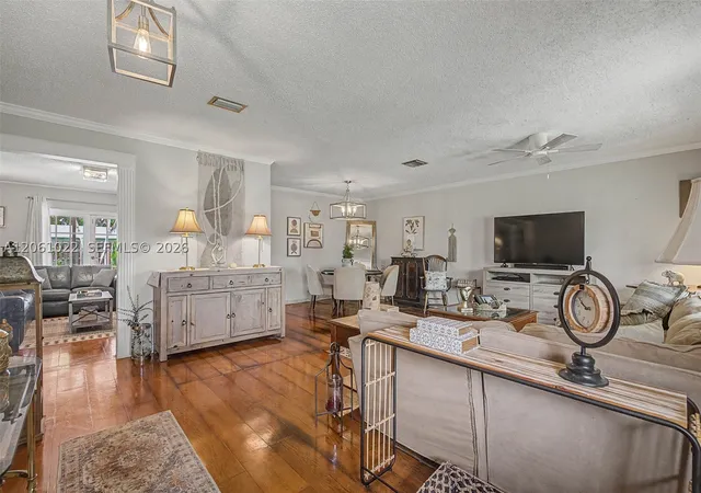 Photo 2 of Sale Pending at 7460 Nw 13th St, Plantation, FL 33313 | MLS# A12061022 | Listing updated on 2026-09-11