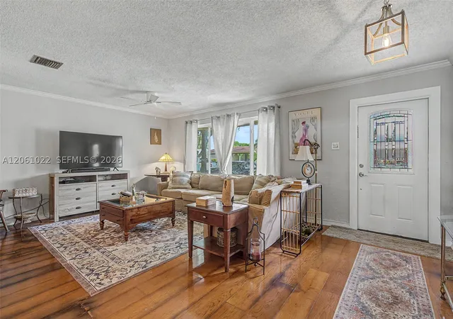 Photo 3 of Sale Pending at 7460 Nw 13th St, Plantation, FL 33313 | MLS# A12061022 | Listing updated on 2026-09-11