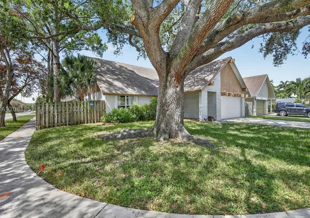 Photo 3 of Single family home for sale at 9381 Nw 35th Pl, Sunrise, FL 33351 | MLS# A12061357 | Listing updated on 2026-10-07