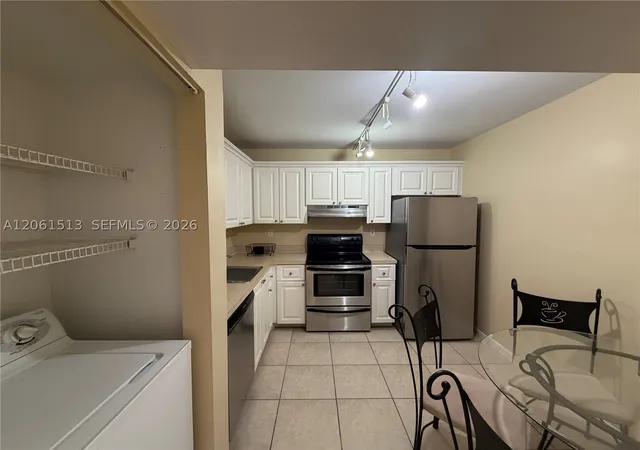 Photo 3 of Condo for sale at 711 N Pine Island Rd #121, Plantation, FL 33324 | MLS# A12061513 | Listing updated on 2026-09-08