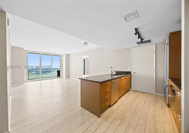 Photo 3 of Condo for sale at 50 Biscayne Blvd #4706, Miami, FL 33132 | MLS# A12061702 | Listing updated on 2026-09-10