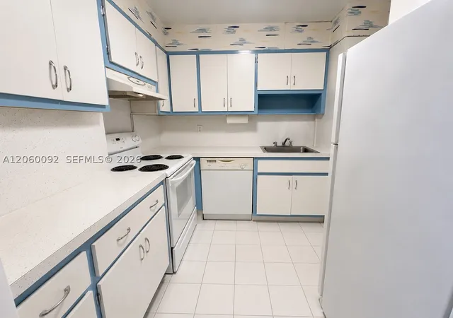 Photo 3 of Condo for sale at 220 Kings Point Dr #211, Sunny Isles Beach, FL 33160 | MLS# A12060092 | Listing updated on 2026-09-14