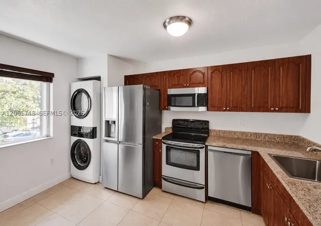 Listing Photo 4 - Condo for sale in building located at 6235 Sw 47Th Mnr, Davie, FL 33314 - Unit #204