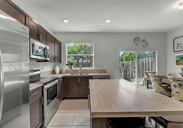 Photo 3 of Townhouse for sale at 2660 Se 15th St, Homestead, FL 33035 | MLS# A12061745 | Listing updated on 2026-08-28