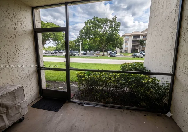 Listing Photo 5 - Condo for sale in building located at 731 N Pine Island Rd, Plantation, FL 33324 - Unit #102