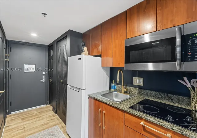 Photo 3 of Sale Pending at 1200 Brickell Bay Dr #1816, Miami, FL 33131 | MLS# A12061821 | Listing updated on 2026-08-26