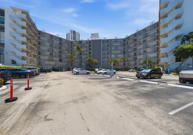 Condo for sale at 3401 N Country Club Dr #804, Aventura, FL 33180 | MLS# A12058707