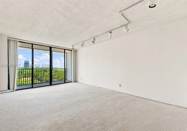 Listing Photo 5 - Condo for sale in building located at 3401 N Country Clb Dr, Miami, FL 33180 - Unit #804
