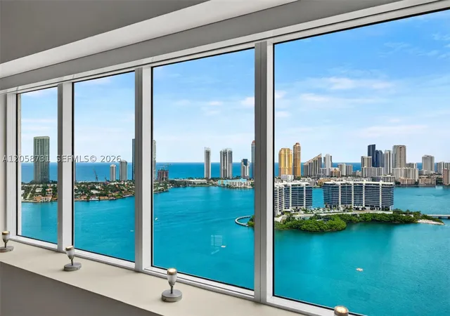 Listing Photo 2 - Condo for sale in building located at 3330 NE 190th St, Aventura, FL 33180 - Unit #UPH14