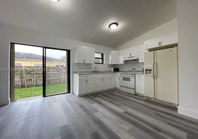 Photo 3 of Townhouse for sale at 28393 Sw 140th Pl, Homestead, FL 33033 | MLS# A12062099 | Listing updated on 2026-09-17