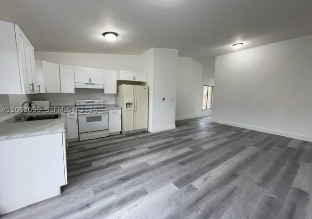 Photo 4 of Townhouse for sale at 28393 Sw 140Th Pl, Homestead, FL 33033 | MLS# A12062099 | Listing updated on 2026-09-17