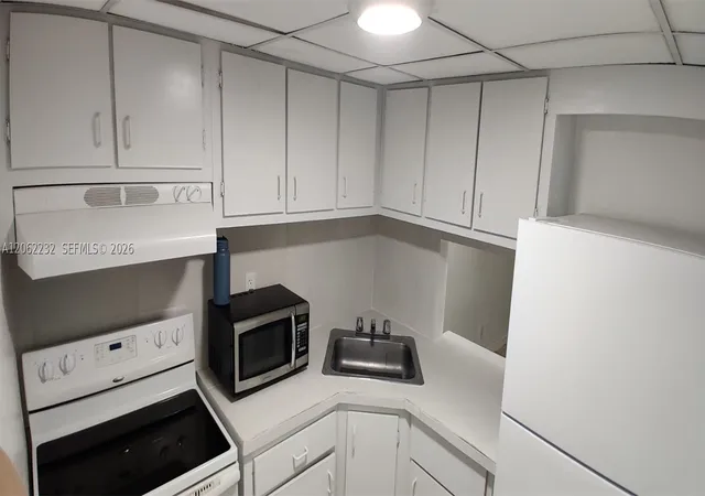Listing Photo 3 - Condo for sale in building located at 4550 Nw 9Th St, Miami, FL 33126 - Unit #706E