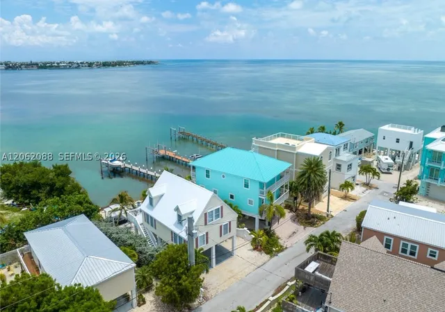 Photo 2 of Single family home for sale at 850 E 105th Street Ocean E, Marathon, FL 33050 | MLS# A12062088 | Listing updated on 2026-08-26