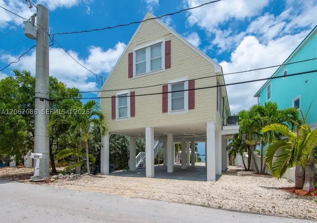 Photo 3 of Single family home for sale at 850 E 105th Street Ocean E, Marathon, FL 33050 | MLS# A12062088 | Listing updated on 2026-08-26