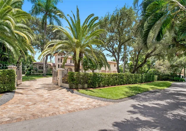 Photo 3 of Sale Pending at 9501 Kerwood Ct, Coral Gables, FL 33156 | MLS# A12061332 | Listing updated on 2026-09-16