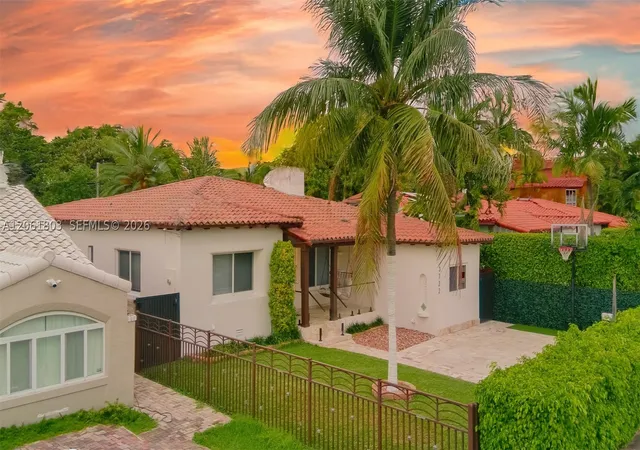Photo 1 of Single family home for sale at 3722 Royal Palm Ave, Miami Beach, FL 33140 | MLS# A12061803 | Listing updated on 2026-09-09