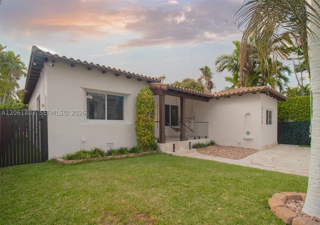 Photo 4 of Single family home for sale at 3722 Royal Palm Ave, Miami Beach, FL 33140 | MLS# A12061803 | Listing updated on 2026-09-09