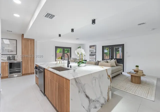 Photo 3 of Single family home for sale at 949 Lighthouse Dr, North Palm Beach, FL 33408 | MLS# A12062392 | Listing updated on 2026-09-26