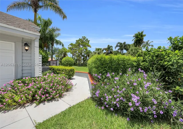 Photo 2 of Townhouse for sale at 6879 Palm Grove Ct, Palm Beach Gardens, FL 33418 | MLS# A12062476 | Listing updated on 2026-09-13