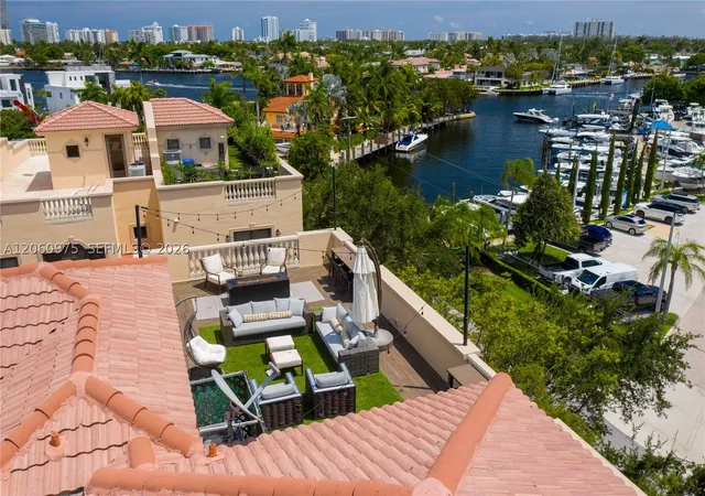 Townhouse for sale at 2106 Se 7Th St #2106, Pompano Beach, FL 33062 | MLS# A12060975