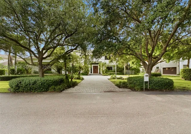 Photo 3 of Mansion for sale at 10708 Indian Trl, Davie, FL 33328 | MLS# A12062334 | Listing updated on 2026-09-08