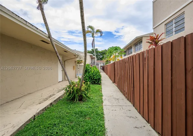 Listing Photo 4 - Condo for sale in building located at 15680 Sw 82Nd Cir Ln, Miami, FL 33193 - Unit #8-8