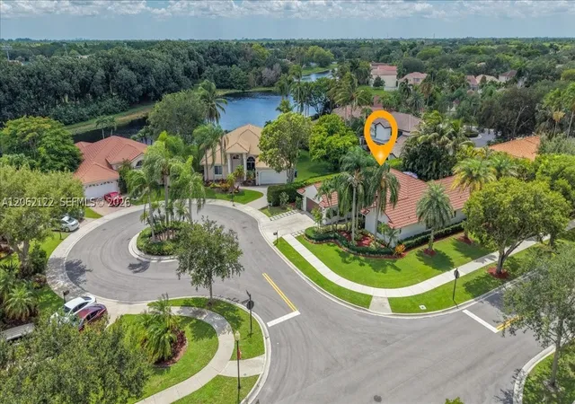 Photo 3 of Sale Pending at 894 Spoonbill Cir, Weston, FL 33326 | MLS# A12062122 | Listing updated on 2026-09-11