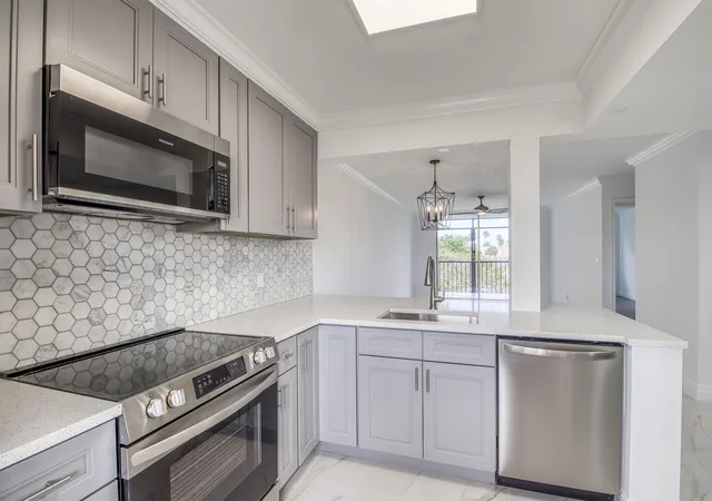 2nd image of 6795 Huntington Ln #406, Delray Beach, FL 33446 | MLS# B26058644