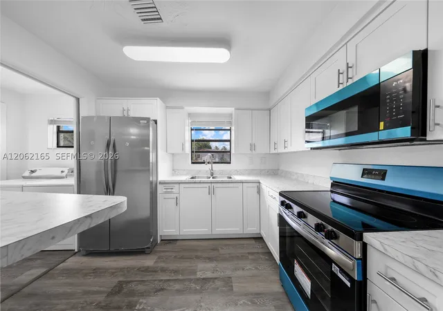 Photo 4 of Single family home for sale at 820 Nw 38Th Ave, Lauderhill, FL 33311 | MLS# A12062165 | Listing updated on 2026-09-09