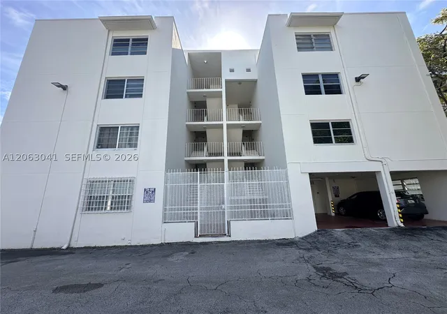 Photo 2 of Sale Pending at 755 Sw 6th St #10, Miami, FL 33130 | MLS# A12063041 | Listing updated on 2026-09-10
